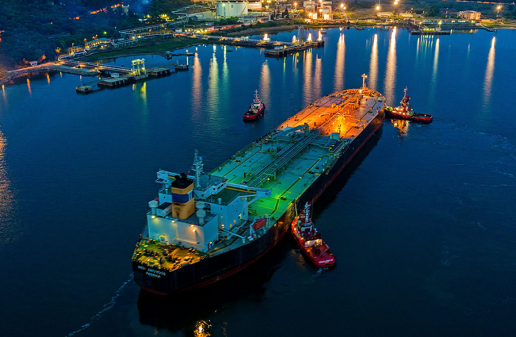 tanker-in-port