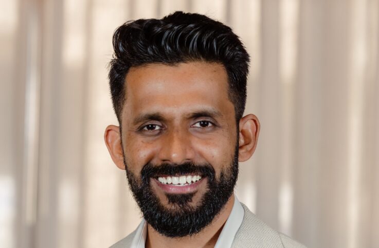 Giftsoneliyesarheadshot25 1 Cropd